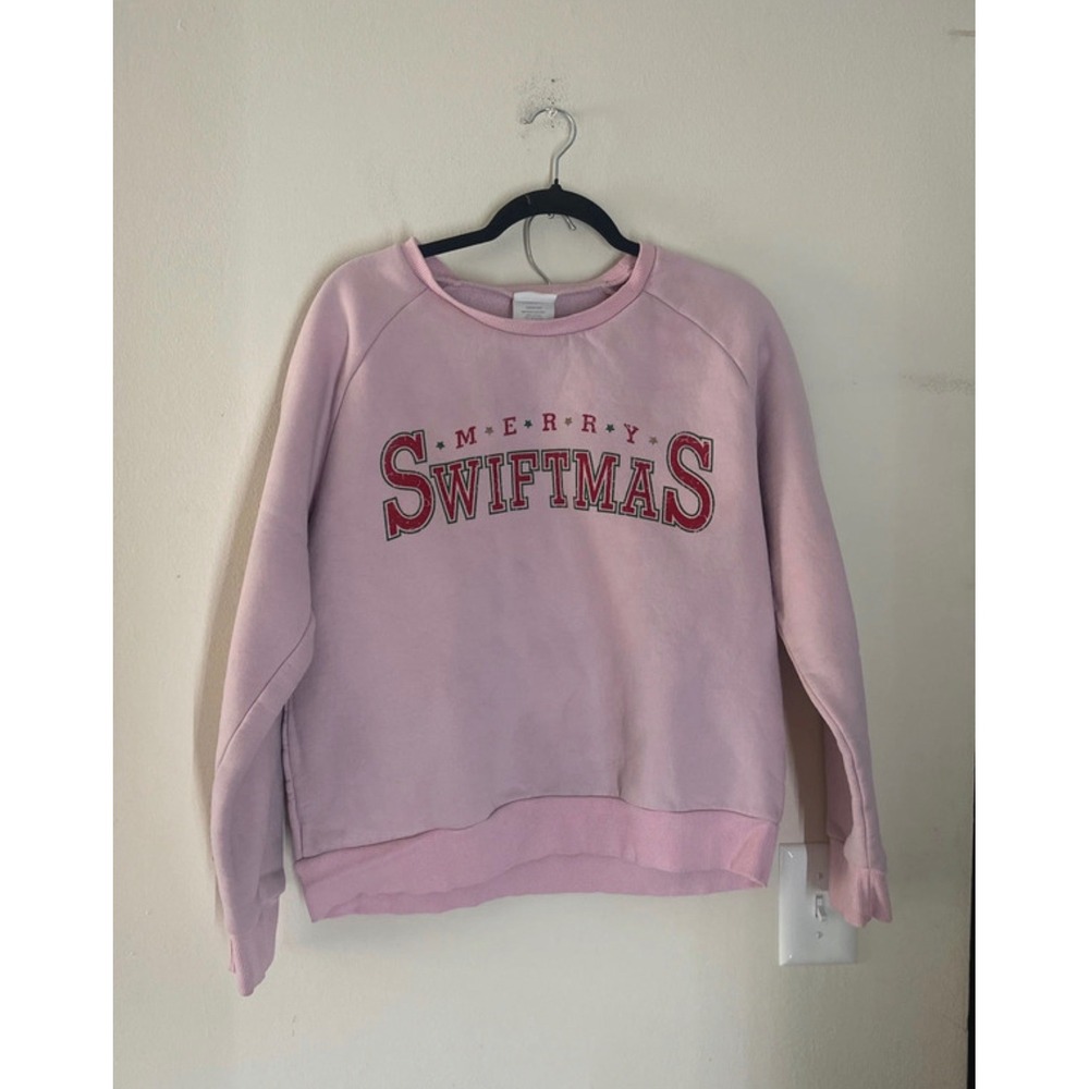 Merry Swiftmas Fashion by Mirabeau Pink Holiday Sweatshirt Women Medium